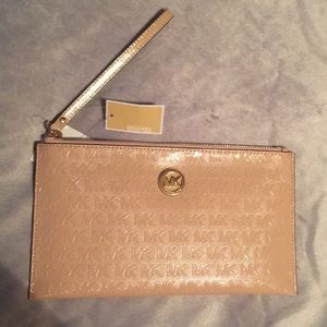 🎀MICHAEL KORS FULTON LG ZIP CLUTCH (oyster)